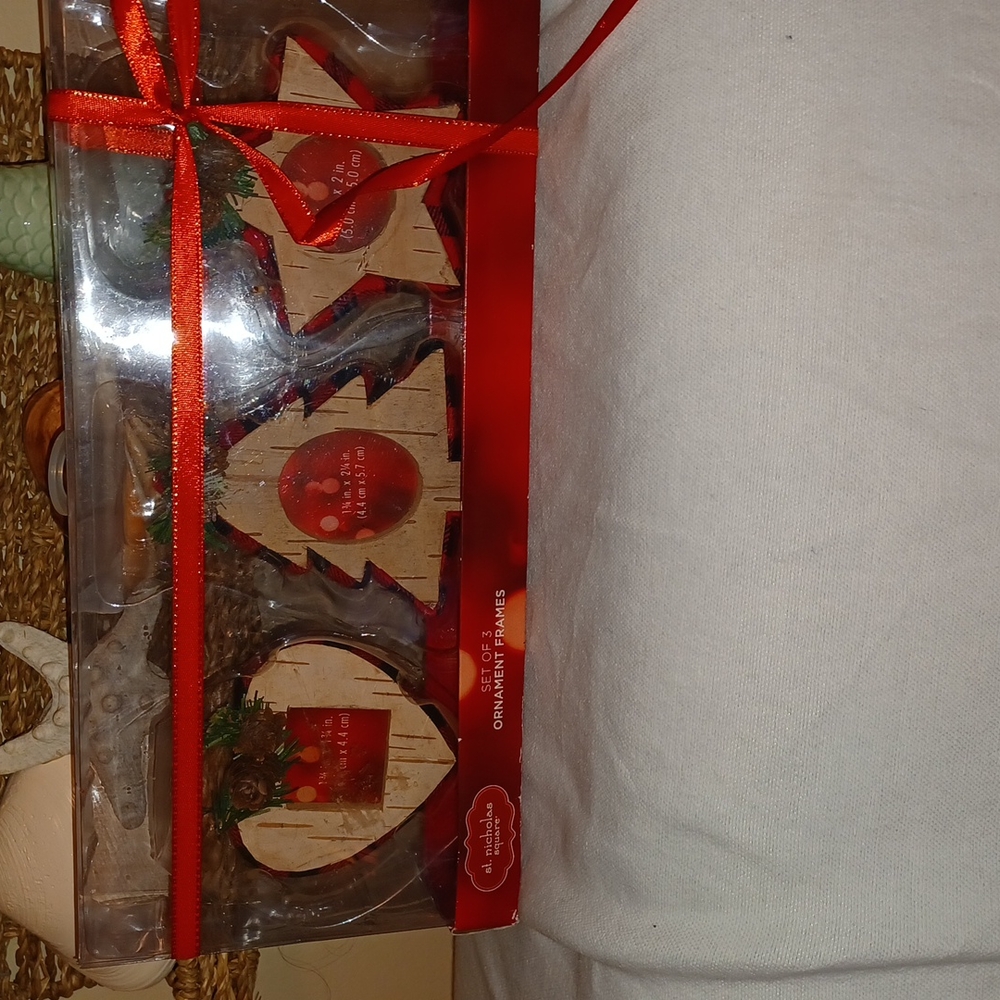 3/$12 New Saint Nick set of three ornaments/ frames